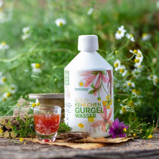 SonnenMoor Kräuter Gurgelwasser schützt optimal Mund und Rachen mit natürlichen Kräutern wie Blutwurz. Ideal zur Pflege und Reinigung der gesamten Mundhöhle.